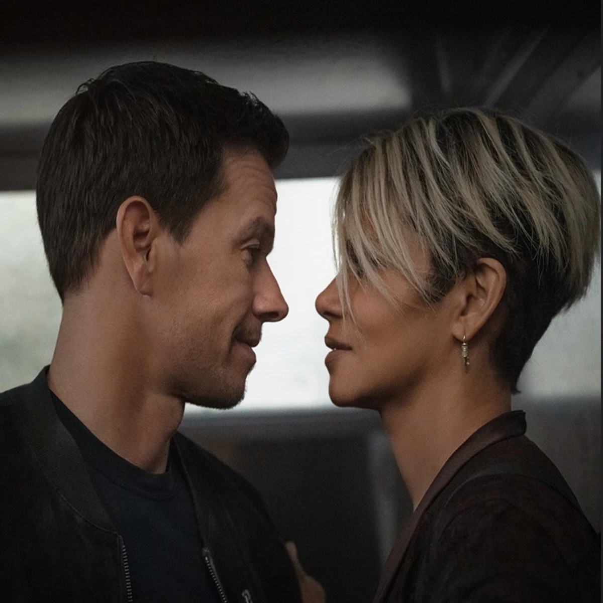 The Union: comedia de acțiune savuroasă este o bijuterie pe Netflix. Cu Halle Berry și Mark Wahlberg într-o formă de zile mari.