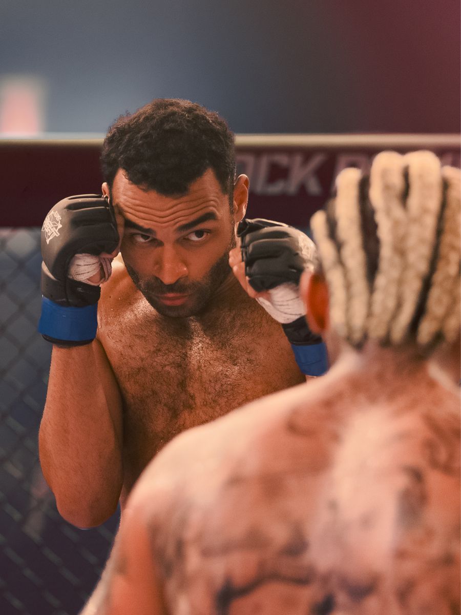 Un luptător de MMA fără memorie își reconstruiește viața, dar trecutul său criminal revine. Mânie ajunge pe Netflix pe 29 iulie 2026.