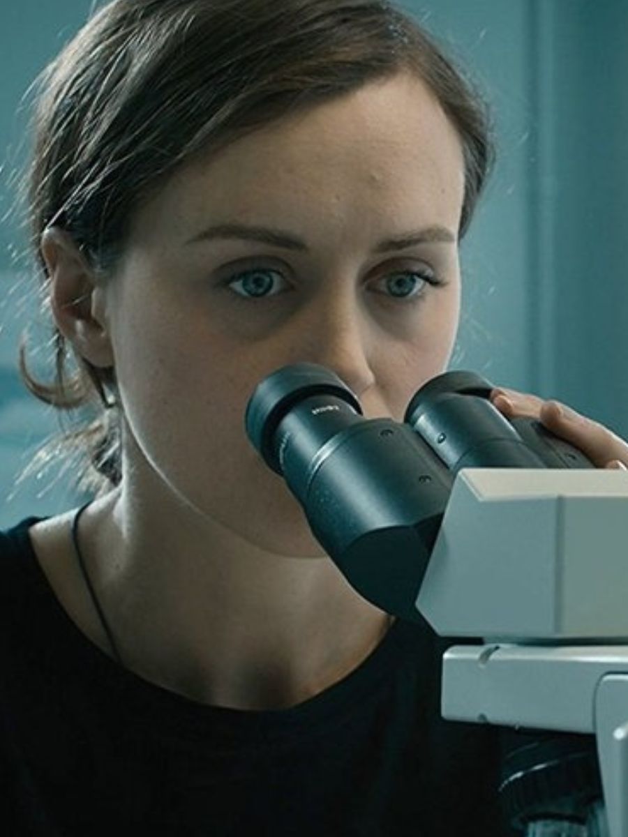 Titan pe Netflix, filmul cu Sam Worthington. În imagine: personaj principal Taylor Shilling