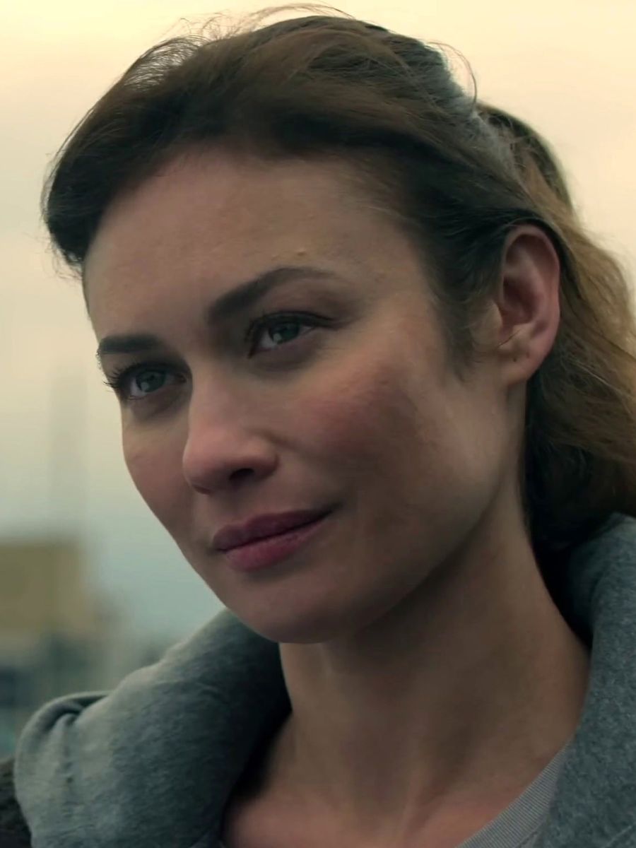 O revedere cu o fostă iubită, o spioană rusă, distruge cariera unui adjunct de la MI6: miniserialul Netflix cu Charlie Cox