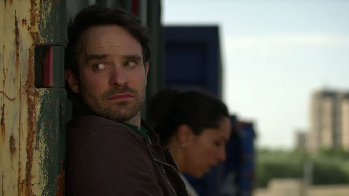 O revedere cu o fostă iubită, o spioană rusă, distruge cariera unui adjunct de la MI6: miniserialul Netflix cu Charlie Cox