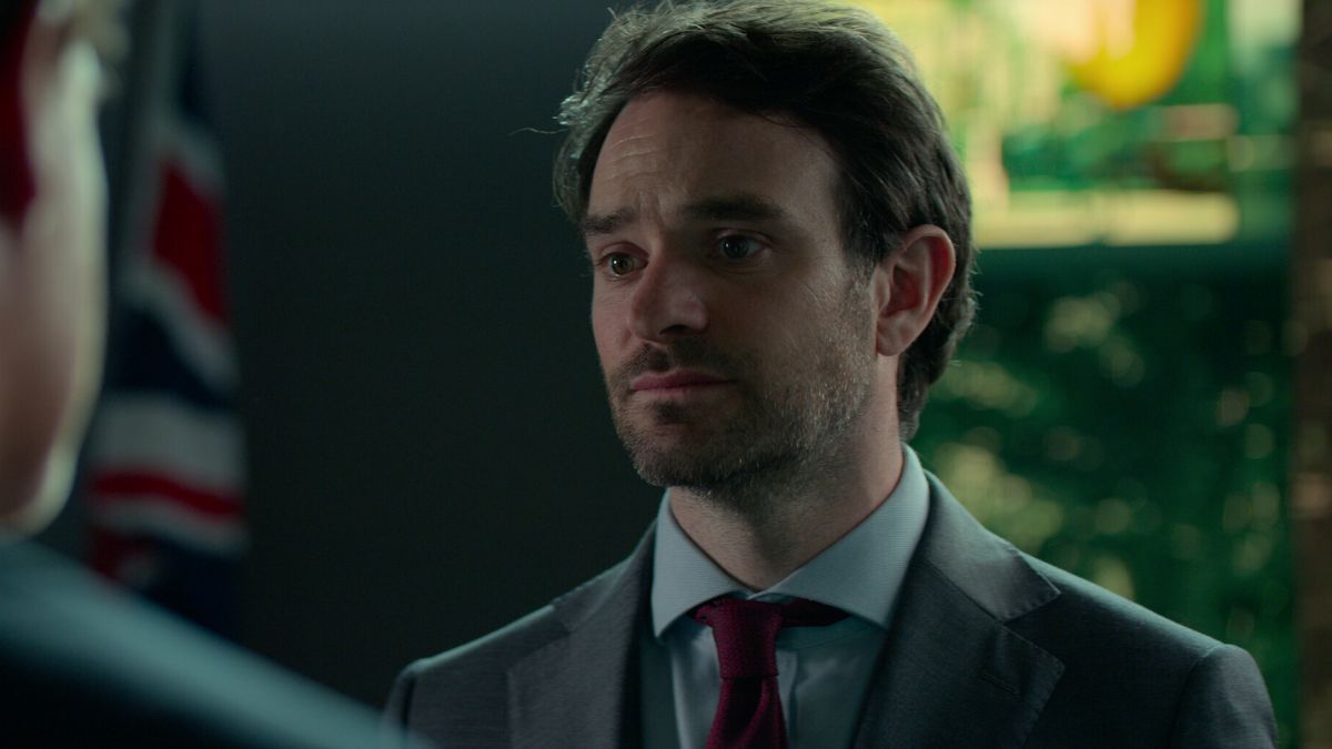 O revedere cu o fostă iubită, o spioană rusă, distruge cariera unui adjunct de la MI6: miniserialul Netflix cu Charlie Cox