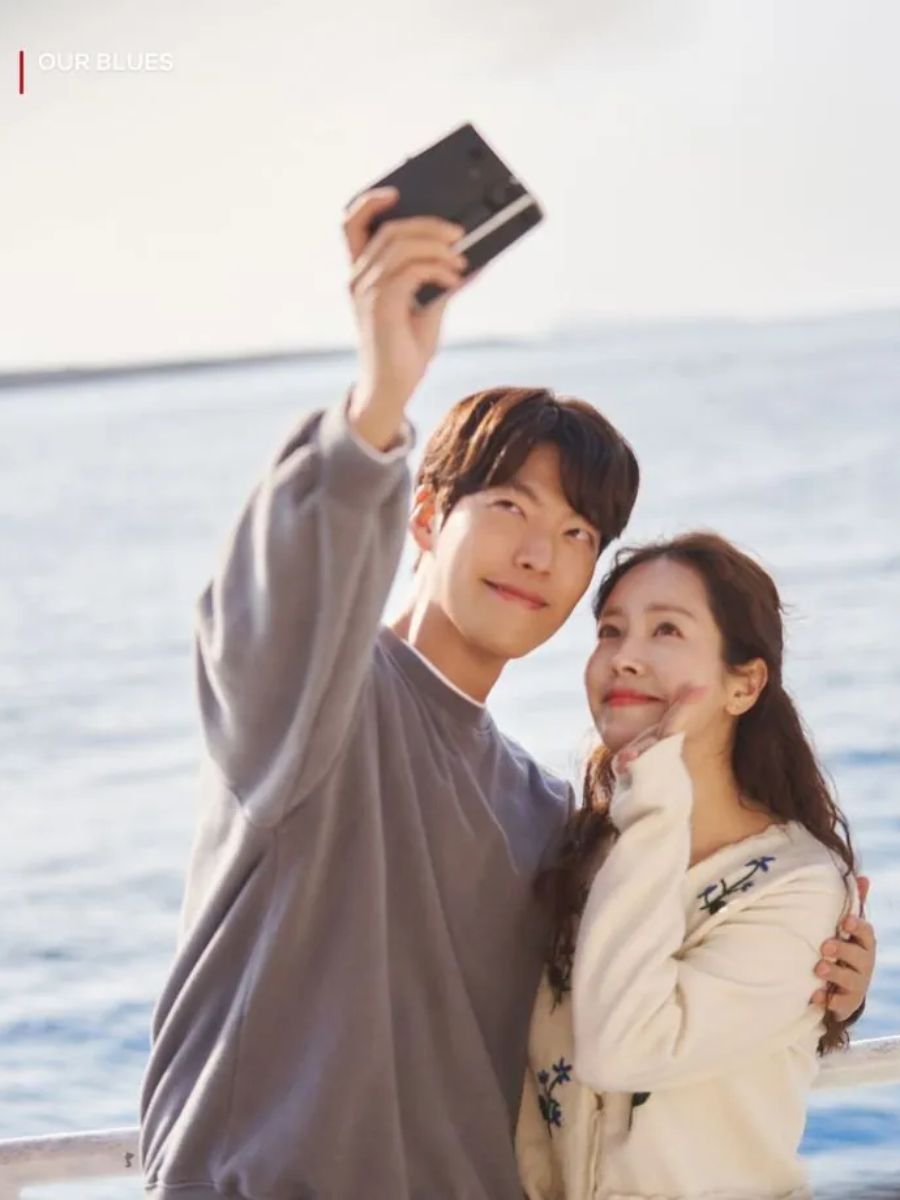 Vremea Melancoliei. În imagine: doi protagoniști ai serialului, Kim Woo bin