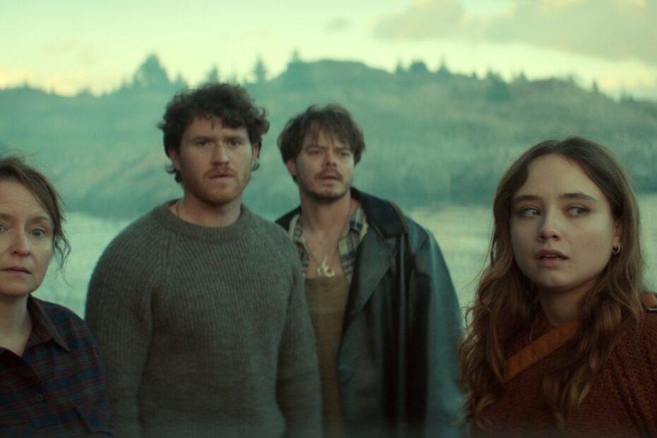 Below ajunge pe Netflix în octombrie. În imagine: actori din distribuție