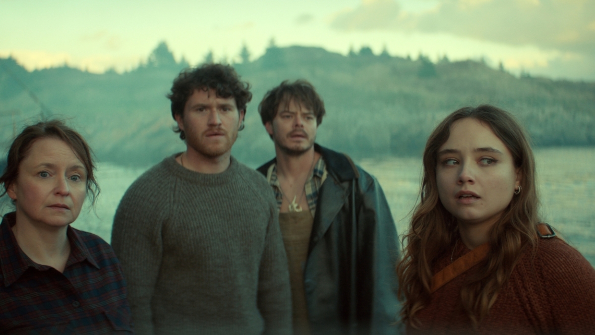 Below ajunge pe Netflix în octombrie. În imagine: actori din distribuție