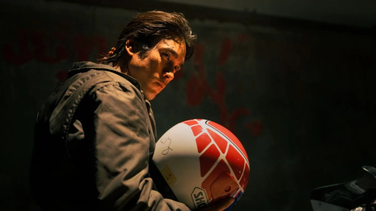 Nadech Kugimiya într-o scenă din The Debt Collector