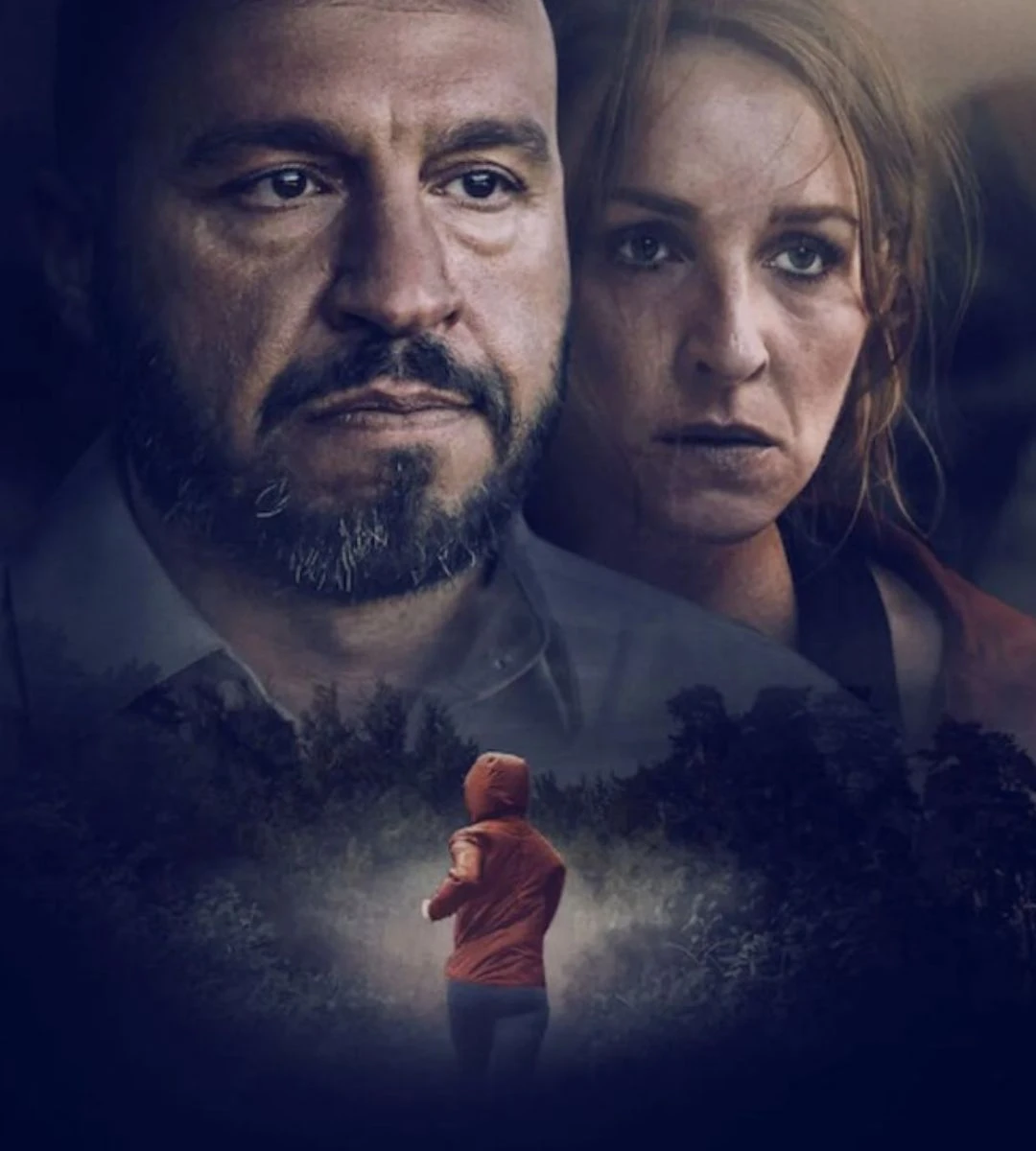 Adulți iubitori transformă o căsnicie distrusă de infidelitate într-un Nordic Noir rece, tensionat și plin de răzbunare.