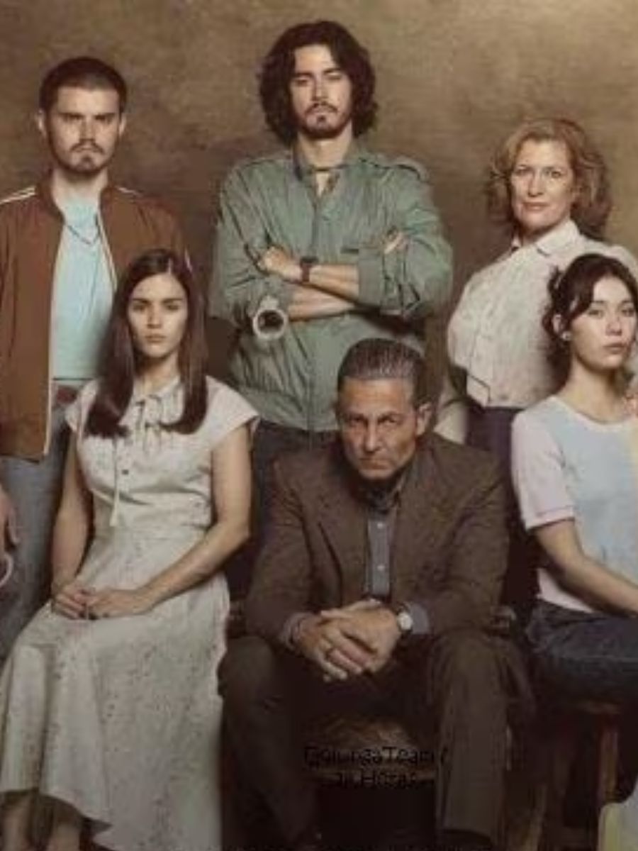 Secretul familiei Greco, serialul inspirat dintr-un caz real de răpiri din Argentina anilor '80, este acum disponibil pe Netflix. O familie aparent ireproșabilă răpește oameni bogați din propriul cerc social pentru a-și menține statutul — cu Fernando Colunga în rolul principal.