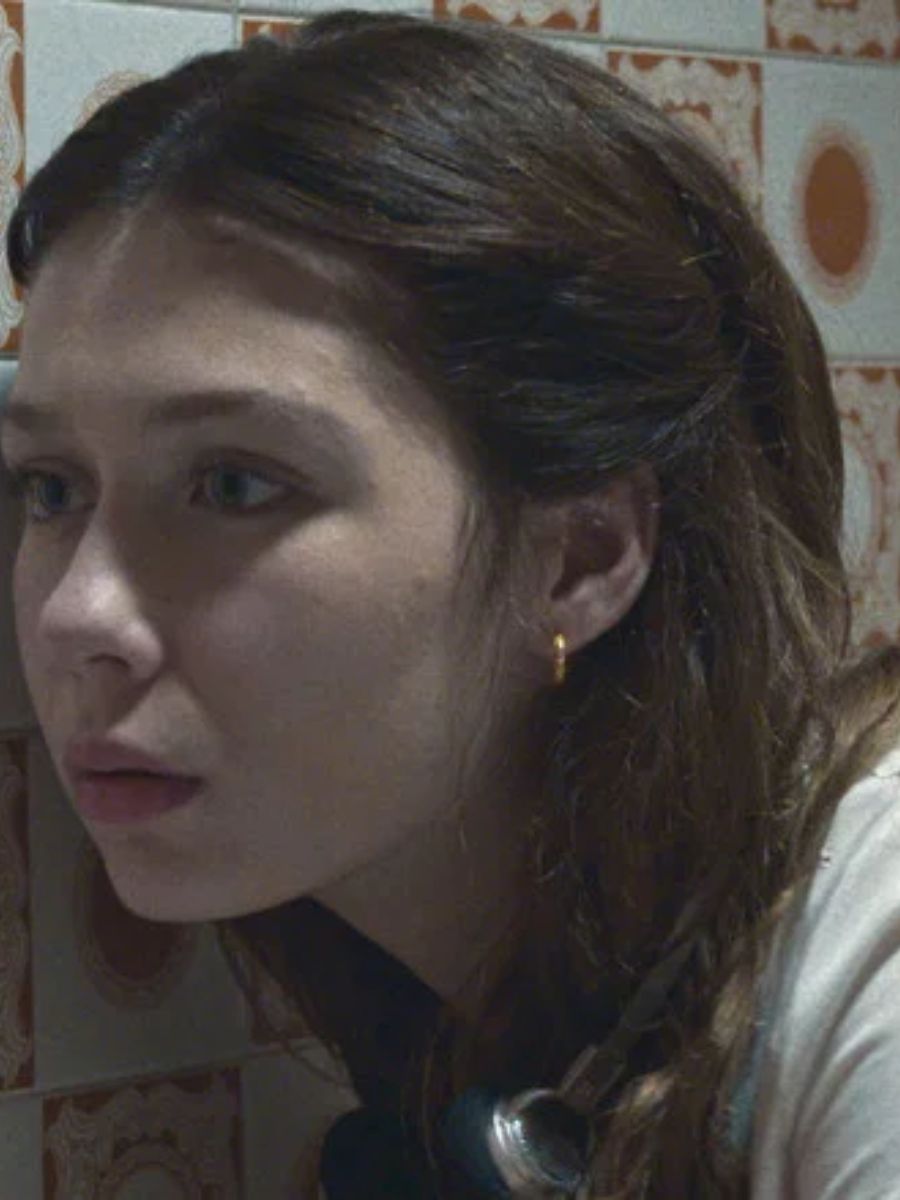 Secretul familiei Greco, serialul inspirat dintr-un caz real de răpiri din Argentina anilor '80, este acum disponibil pe Netflix. O familie aparent ireproșabilă răpește oameni bogați din propriul cerc social pentru a-și menține statutul — cu Fernando Colunga în rolul principal.