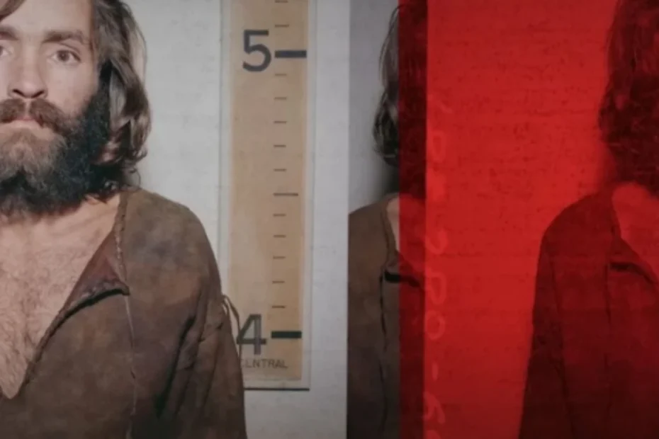 În fotografie, protagonistul documentarului true crime „Conversații cu un criminal: cazul Manson”