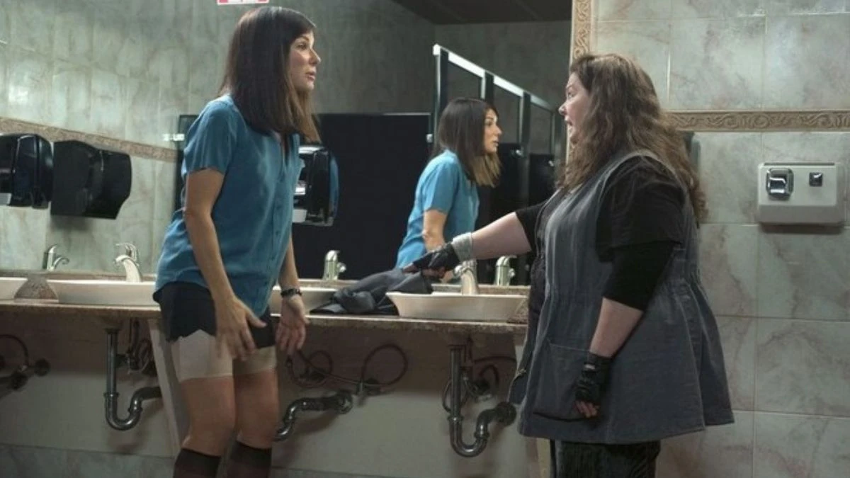Un mare clasic a ajuns în topul 10 de pe Netflix: în Captură la dublu Sandra Bullock și Melissa McCarthy sunt nevoite să facă echipă.