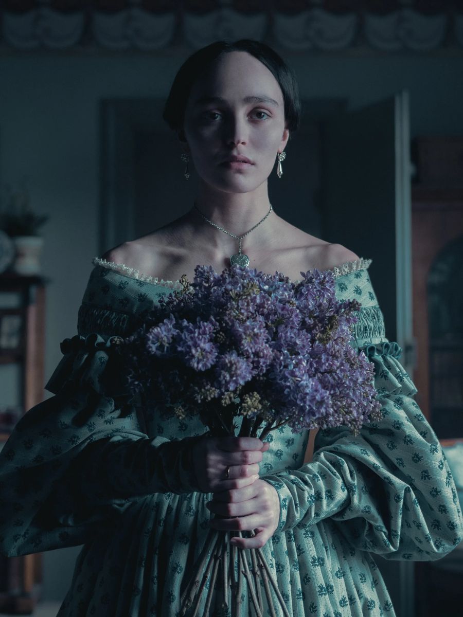 Generația Z și-a găsit noul fenomen: Nosferatu, un „Barbie” cu vampiri și atmosferă întunecată. În imagine: Lily-Rose Depp în rol principal