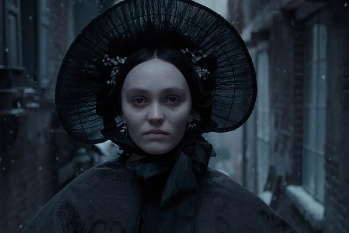 Generația Z și-a găsit noul fenomen: Nosferatu, un „Barbie” cu vampiri și atmosferă întunecată. În imagine: Lily-Rose Depp în rol principal