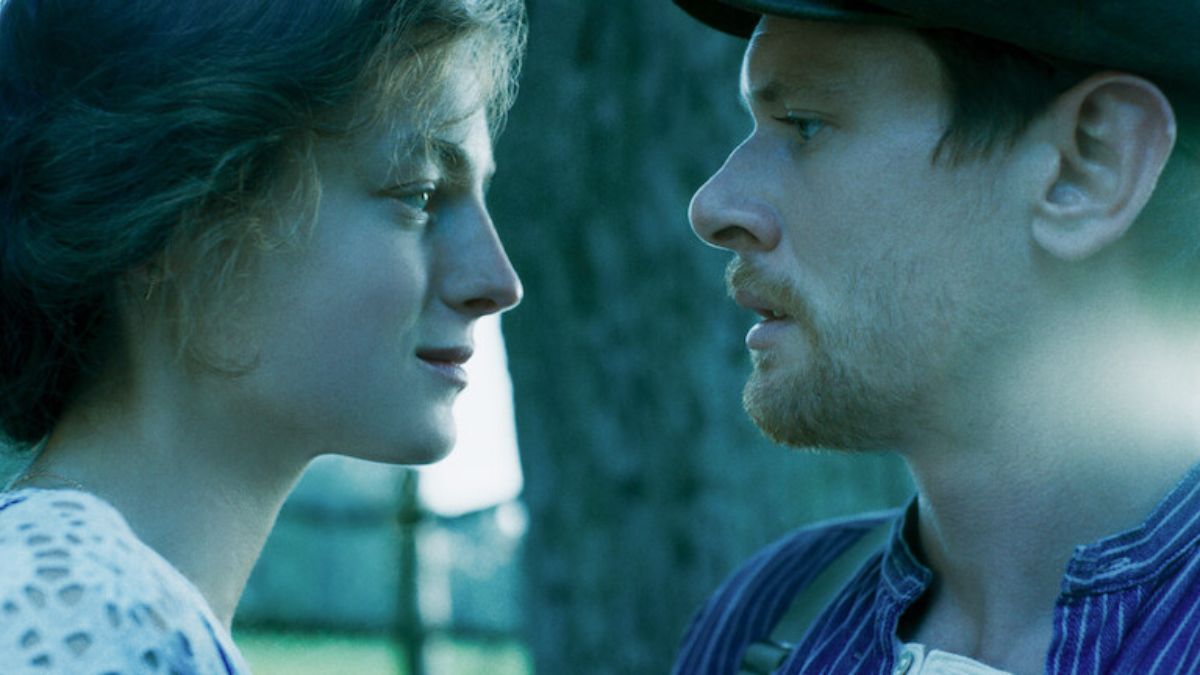Emma Corrin și Jack O’Connell, față în față în Amantul doamnei Chatterley
