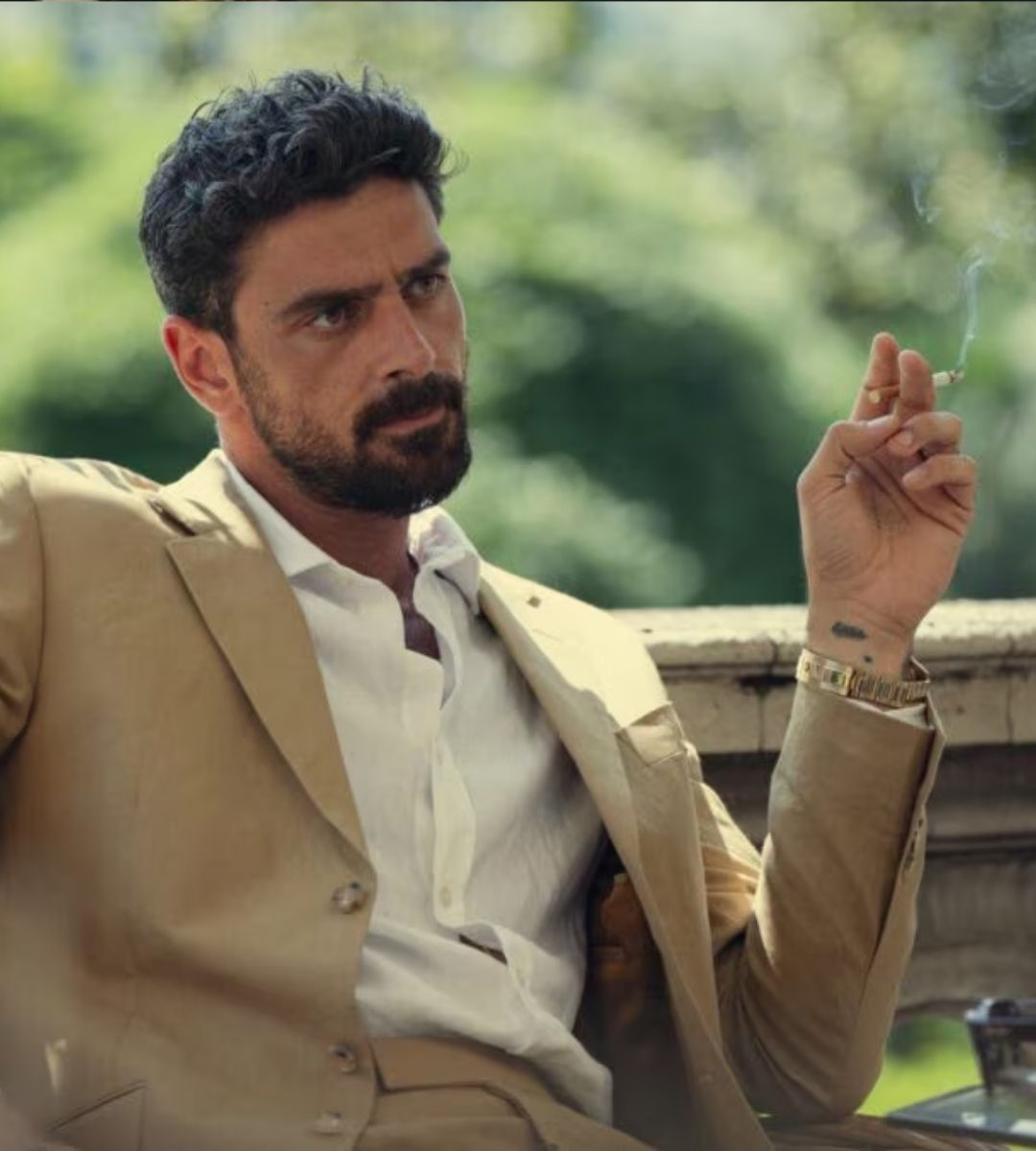 Acțiunea din „Gangsteri cu stil 2” se mută în Italia și va include numeroase roluri interpretate de vedete cunoscute ale televiziunii italiene. Iată când începe această nouă etapă.