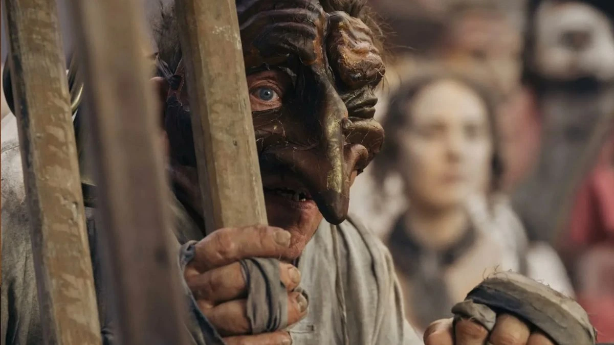 Vincent Cassel își schimbă înfățișarea pentru a-l interpreta pe Quasimodo, personajul lui Victor Hugo. Netflix transformă legenda Cocoșatului de la Notre-Dame într-un thriller.