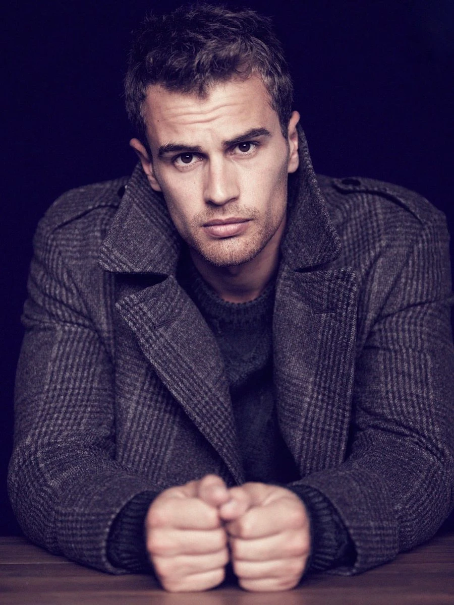 Theo James, Gangsteri cu stil