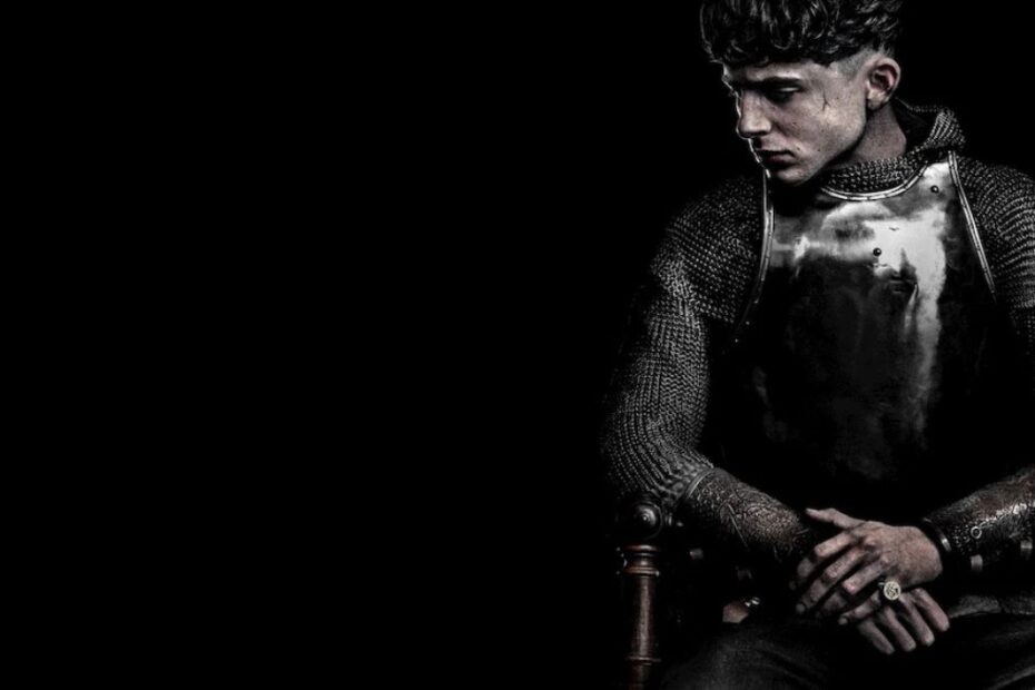 Timothée Chalamet în armură, în rolul lui Hal din Regele (2019)