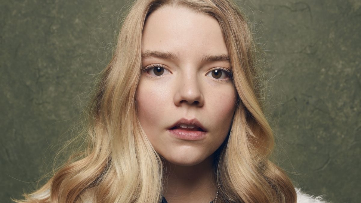 Anya Taylor-Joy în rolul lui Beth Harmon din miniseria Netflix Gambitul damei