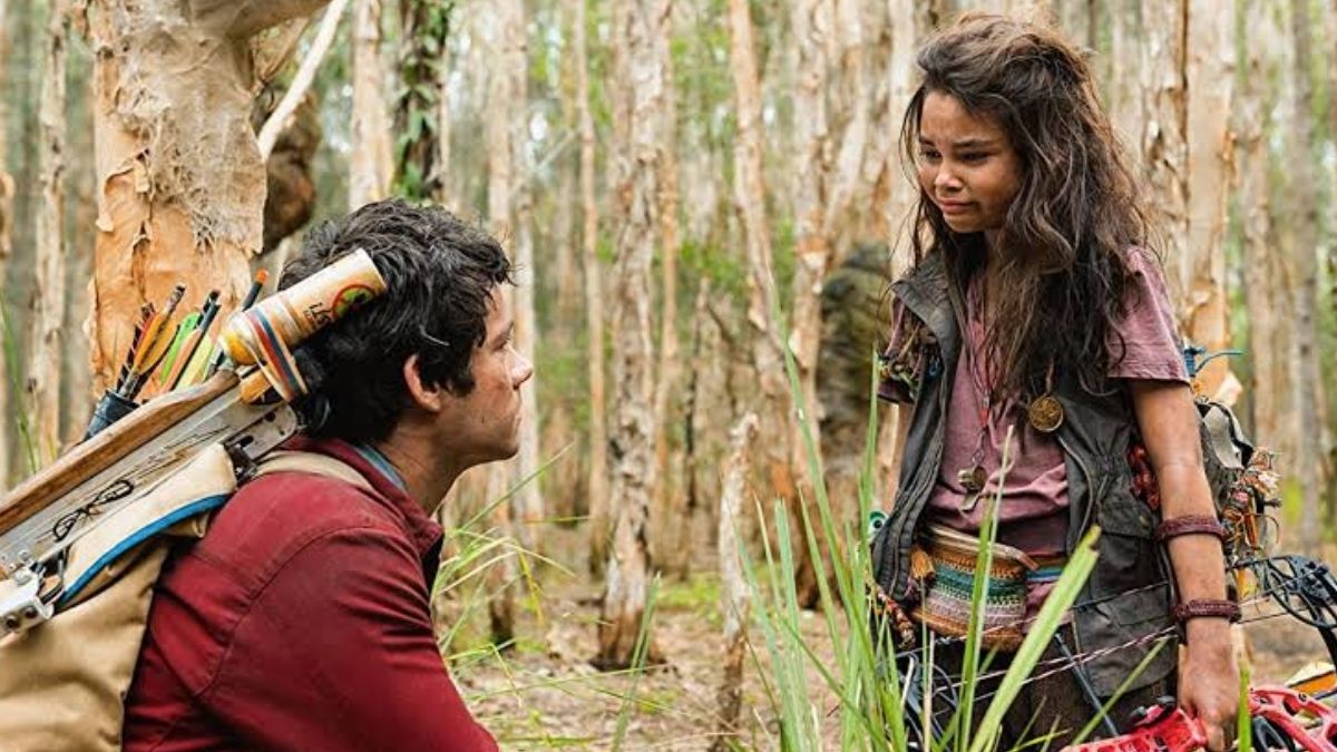 Joel și Minnow într-o pădure, scenă din filmul Dragoste și monștri